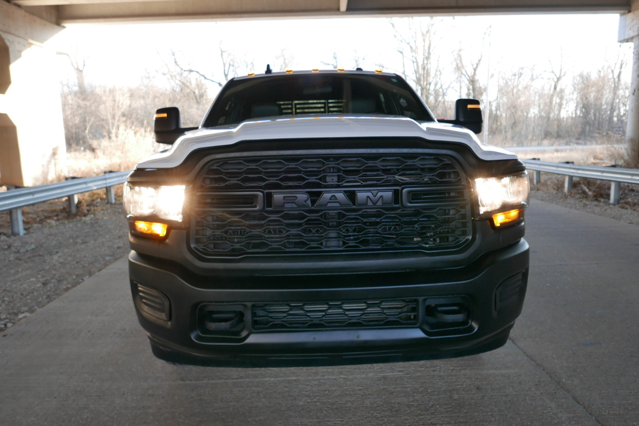 RAM 2500 Tradesman 4x4 Crew Cab 8' Box 2024