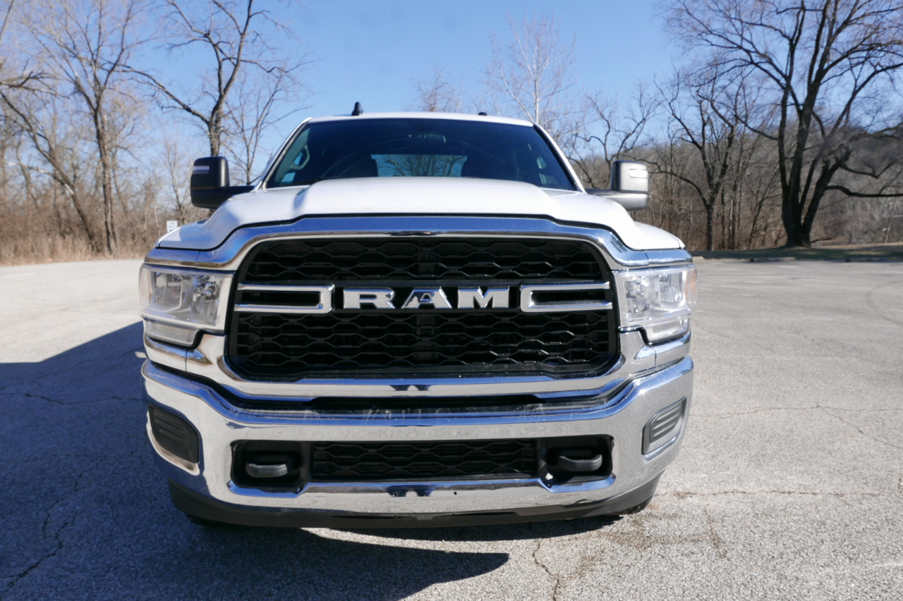 RAM 2500 Tradesman 4x4 Crew Cab 8' Box 2023