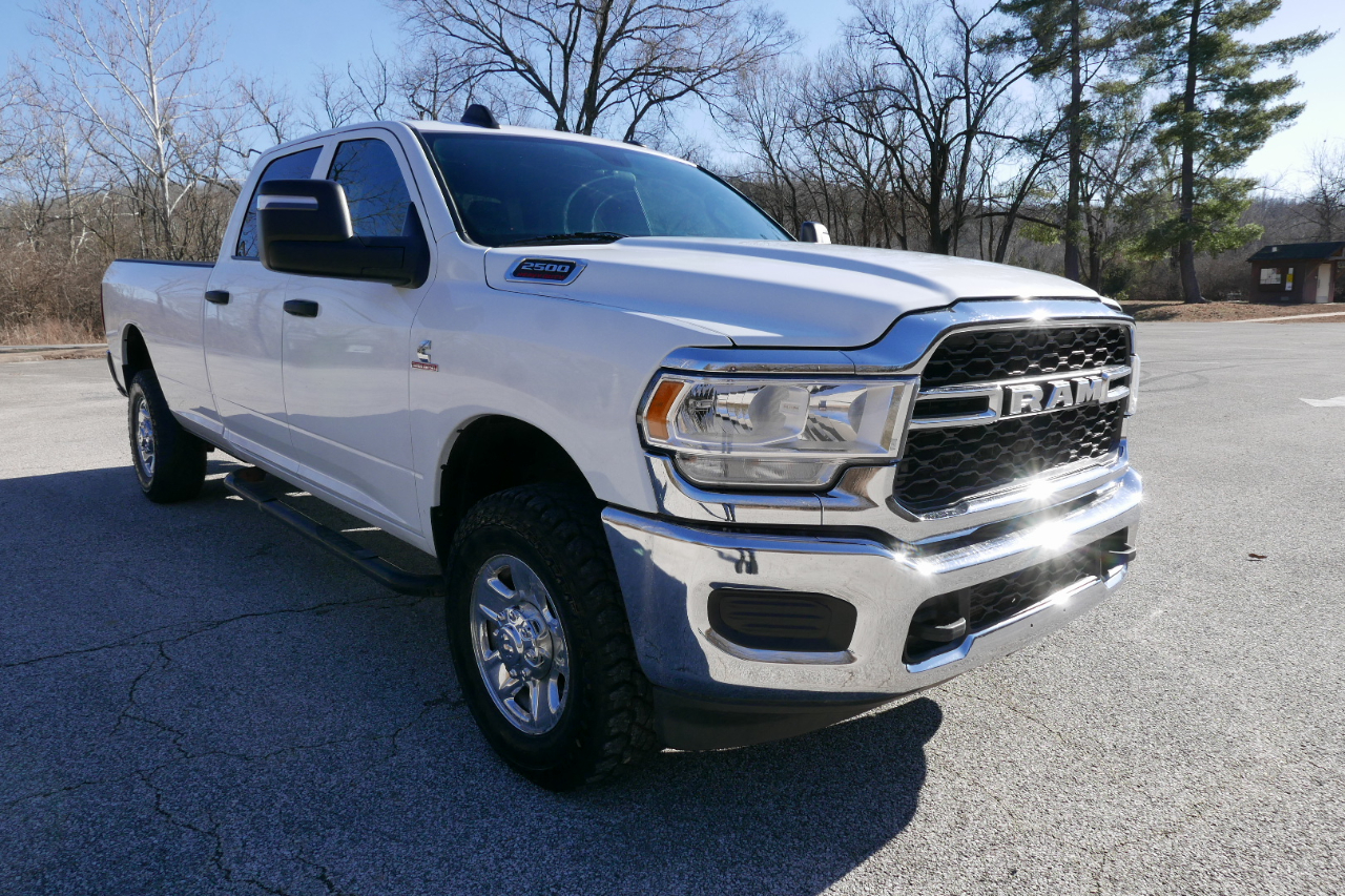 RAM 2500 Tradesman 4x4 Crew Cab 8' Box 2023