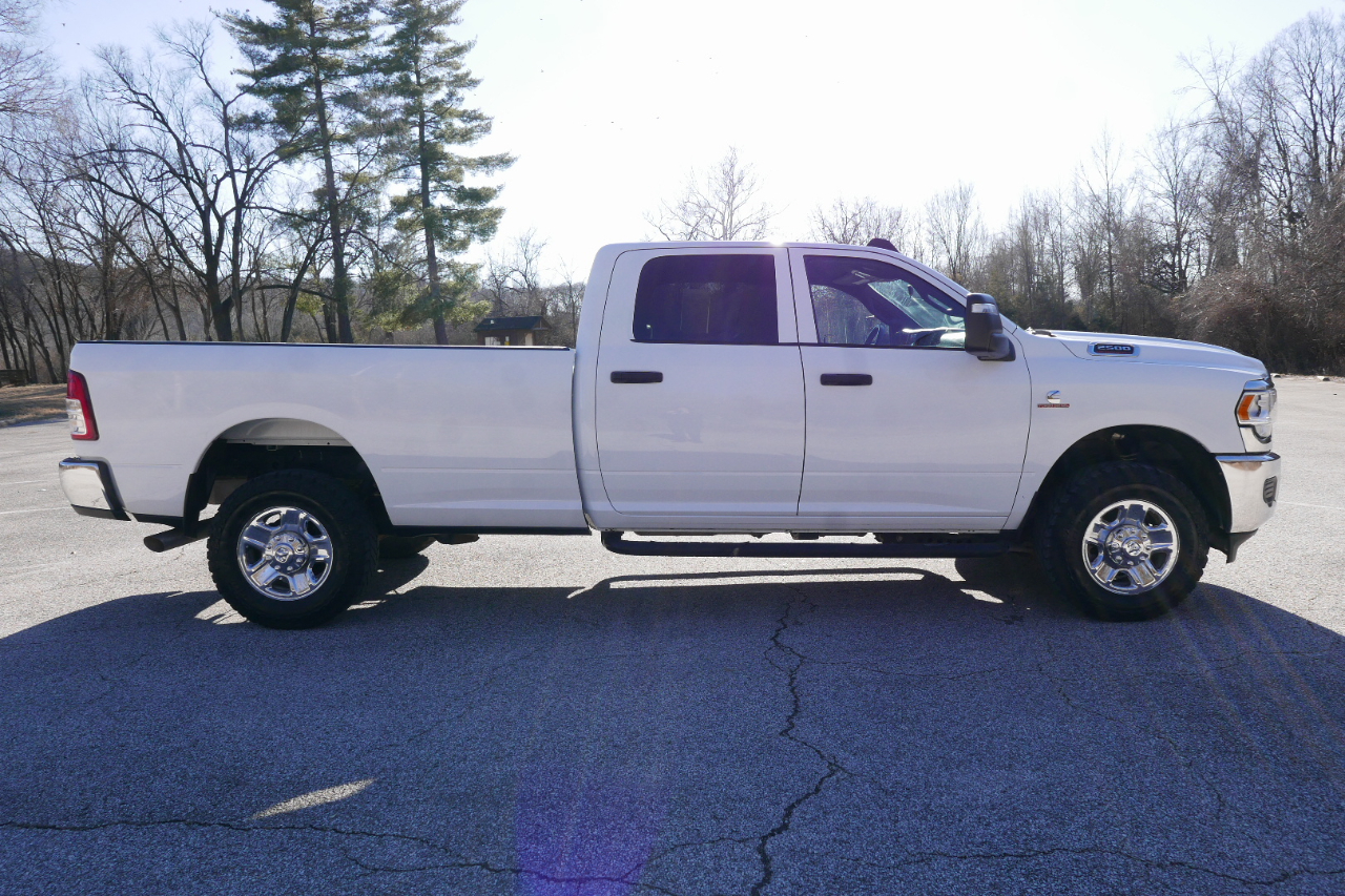 RAM 2500 Tradesman 4x4 Crew Cab 8' Box 2023