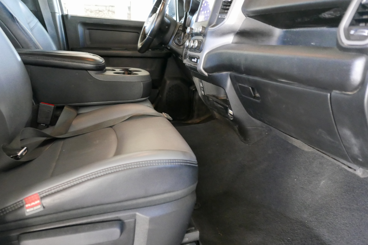 RAM 2500 Tradesman 4x4 Crew Cab 8' Box 2023