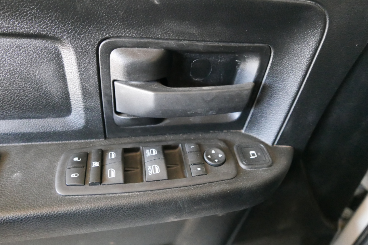 RAM 2500 Tradesman 4x4 Crew Cab 8' Box 2023