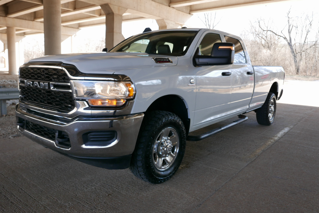 RAM 2500 Tradesman 4x4 Crew Cab 8' Box 2023