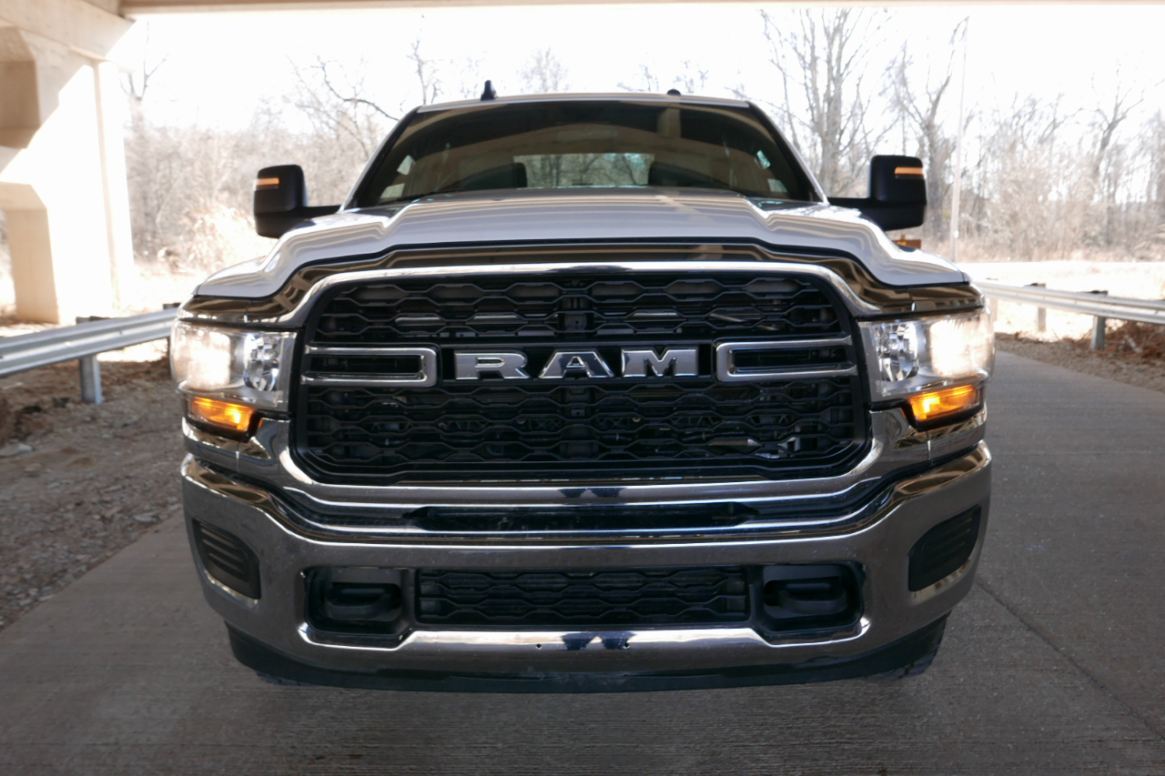 RAM 2500 Tradesman 4x4 Crew Cab 8' Box 2023