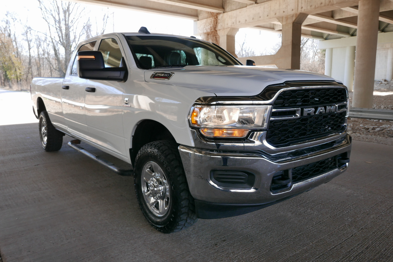 RAM 2500 Tradesman 4x4 Crew Cab 8' Box 2023