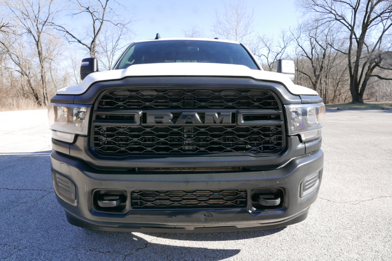 RAM 2500 Tradesman 4x4 Crew Cab 8' Box 2023