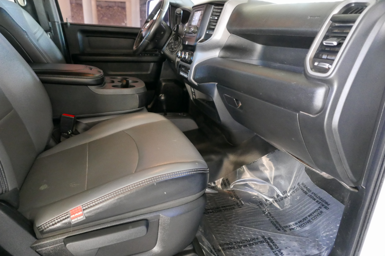 RAM 2500 Tradesman 4x4 Crew Cab 8' Box 2023