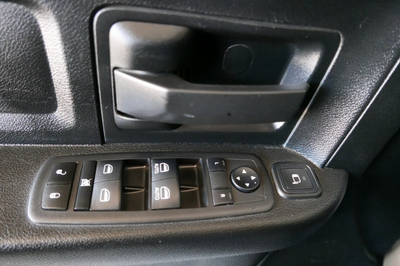 RAM 2500 Tradesman 4x4 Crew Cab 8' Box 2023