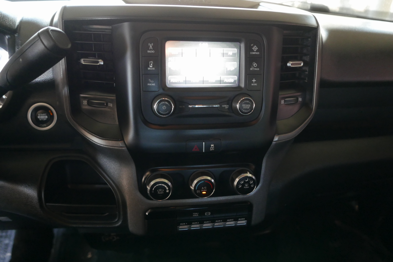 RAM 2500 Tradesman 4x4 Crew Cab 8' Box 2023