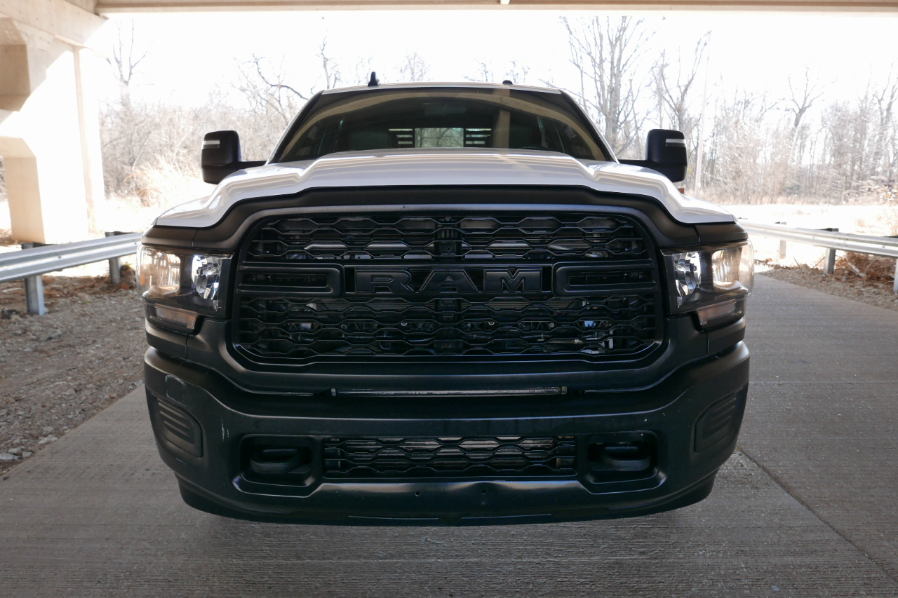 RAM 2500 Tradesman 4x4 Crew Cab 8' Box 2023