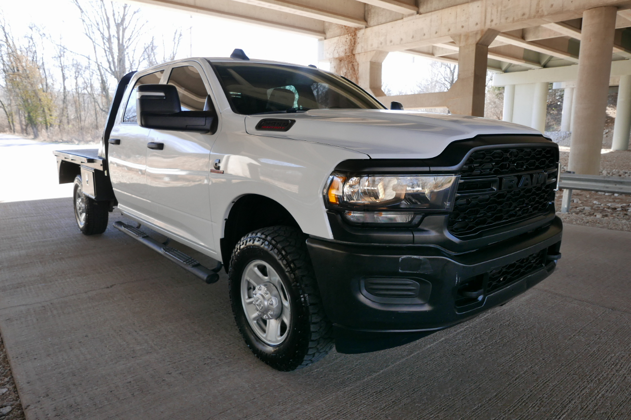 RAM 2500 Tradesman 4x4 Crew Cab 8' Box 2023