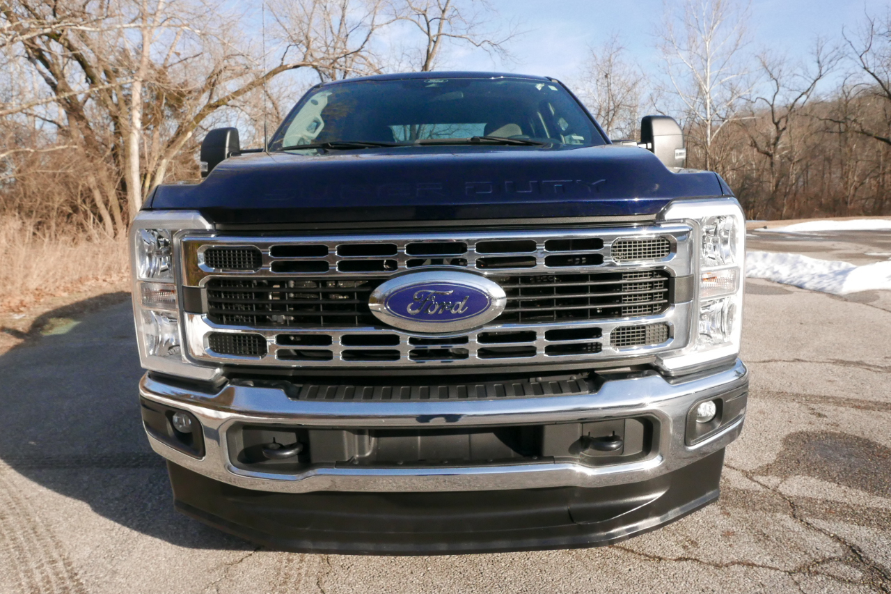 Ford Super Duty F-250 SRW XLT 4WD Crew Cab 8' Box 2024