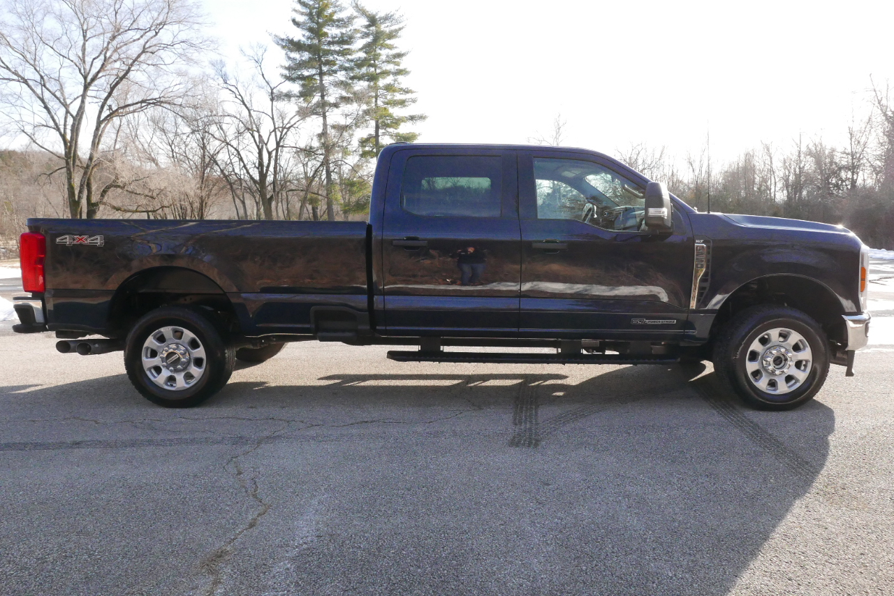 Ford Super Duty F-250 SRW XLT 4WD Crew Cab 8' Box 2024