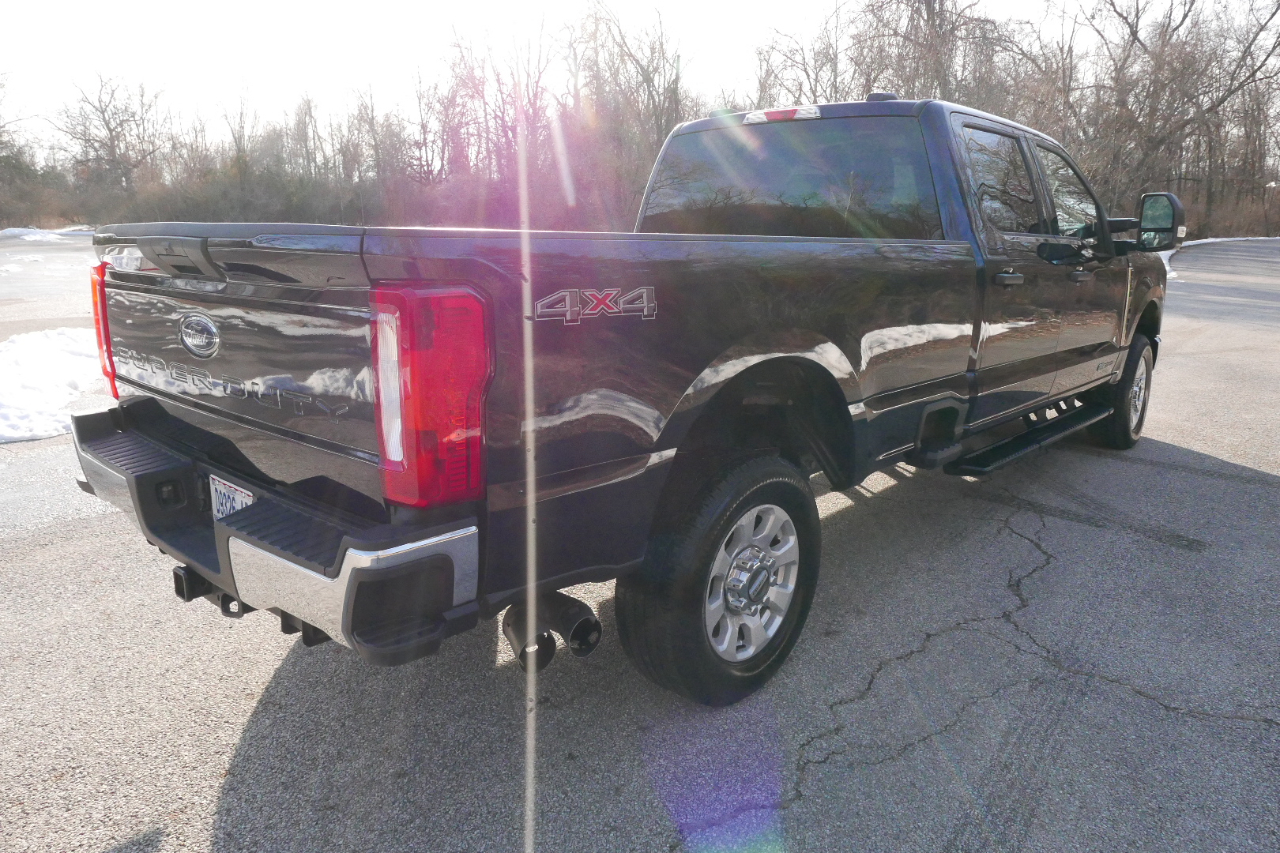 Ford Super Duty F-250 SRW XLT 4WD Crew Cab 8' Box 2024