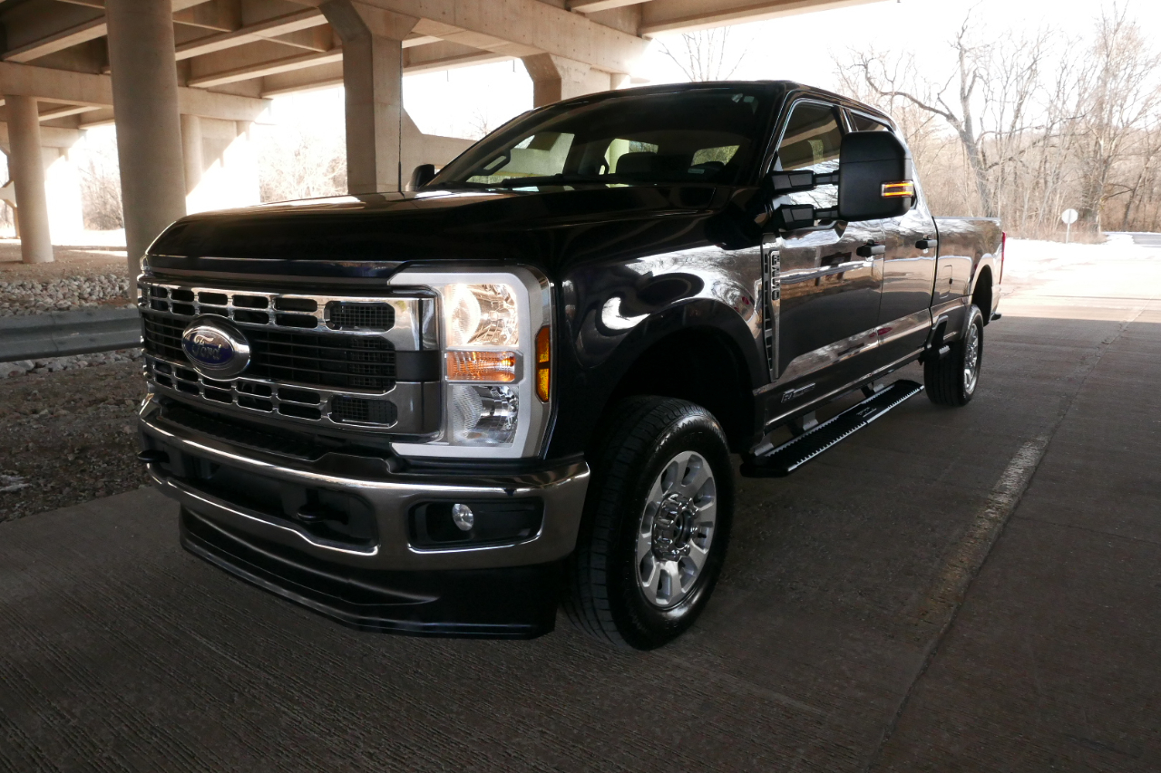 Ford Super Duty F-250 SRW XLT 4WD Crew Cab 8' Box 2024