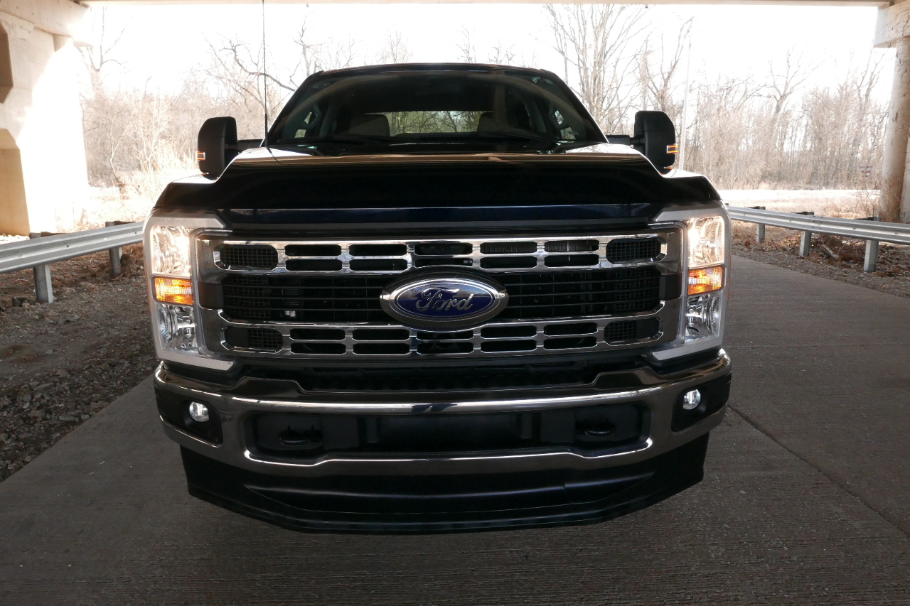 Ford Super Duty F-250 SRW XLT 4WD Crew Cab 8' Box 2024