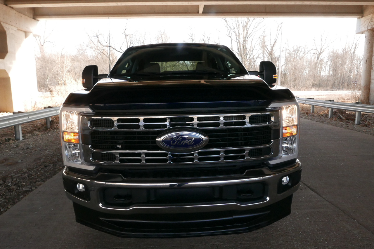 Ford Super Duty F-250 SRW XLT 4WD Crew Cab 8' Box 2024