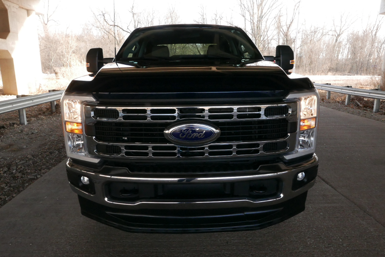 Ford Super Duty F-250 SRW XLT 4WD Crew Cab 8' Box 2024