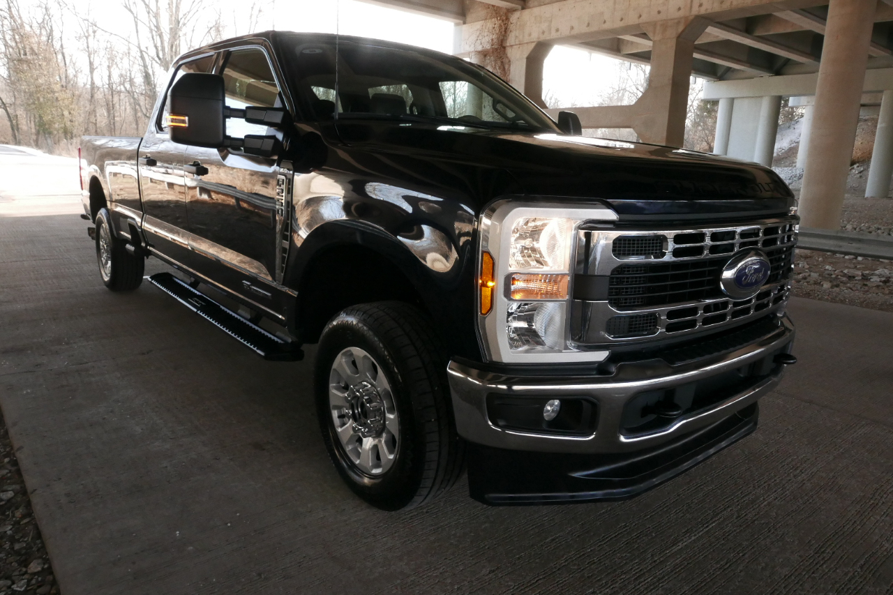 Ford Super Duty F-250 SRW XLT 4WD Crew Cab 8' Box 2024