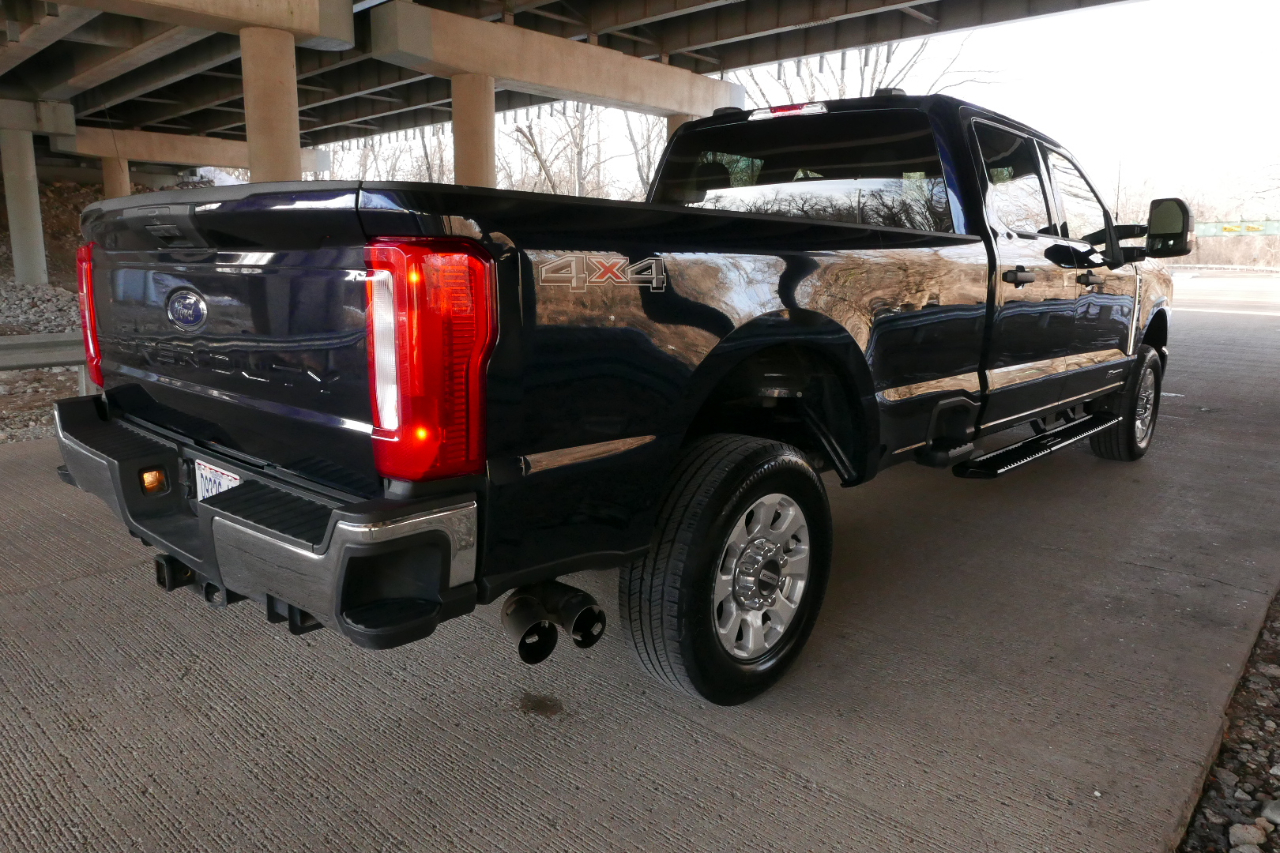 Ford Super Duty F-250 SRW XLT 4WD Crew Cab 8' Box 2024