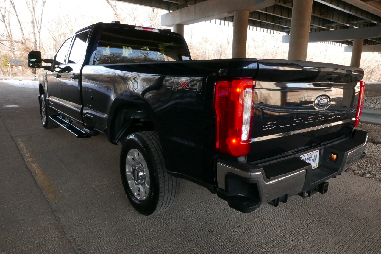 Ford Super Duty F-250 SRW XLT 4WD Crew Cab 8' Box 2024
