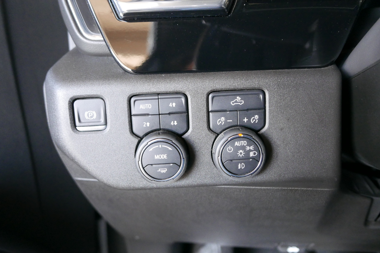 Chevrolet Silverado 1500 4WD Crew Cab 147" RST 2024