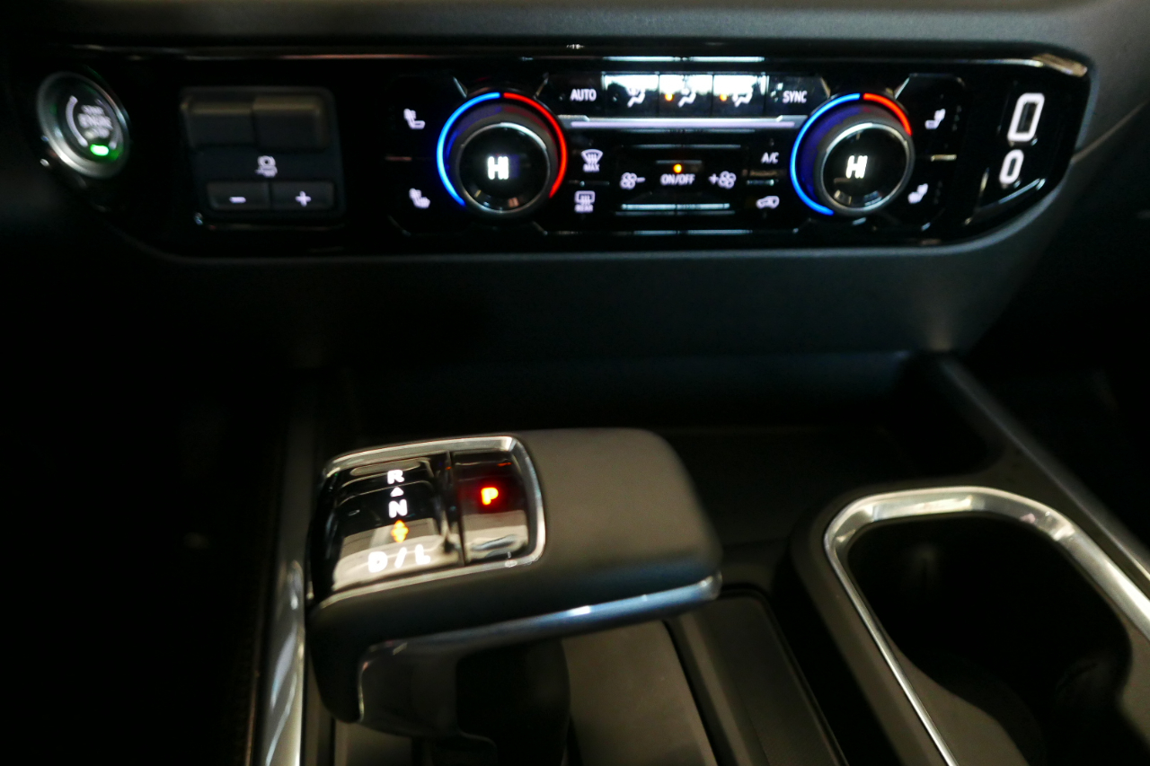 Chevrolet Silverado 1500 4WD Crew Cab 147" RST 2024