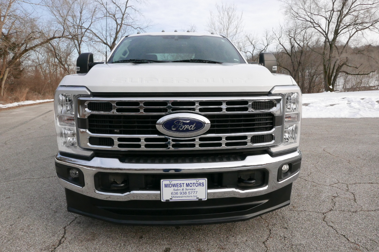 Ford Super Duty F-350 DRW XLT 4WD Crew Cab 8' Box 2023