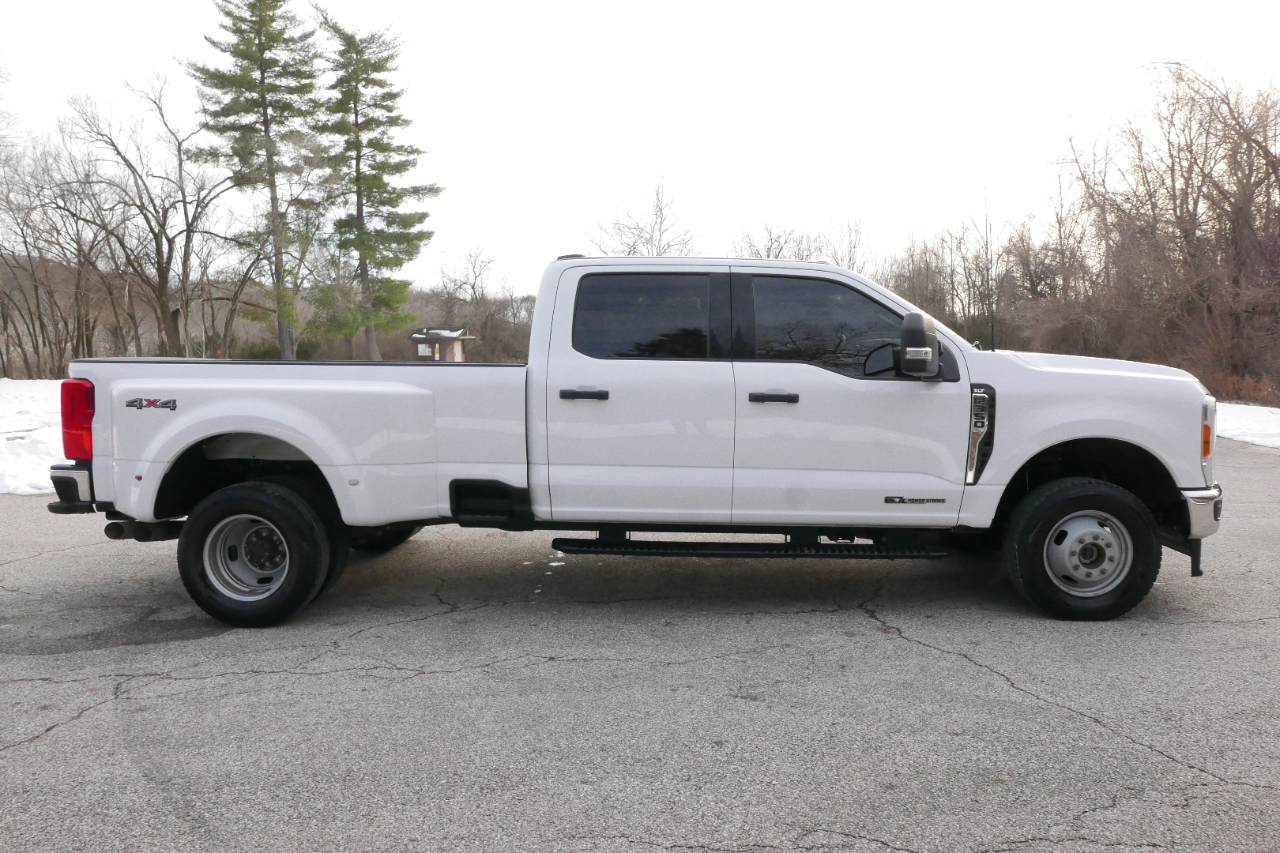 Ford Super Duty F-350 DRW XLT 4WD Crew Cab 8' Box 2023