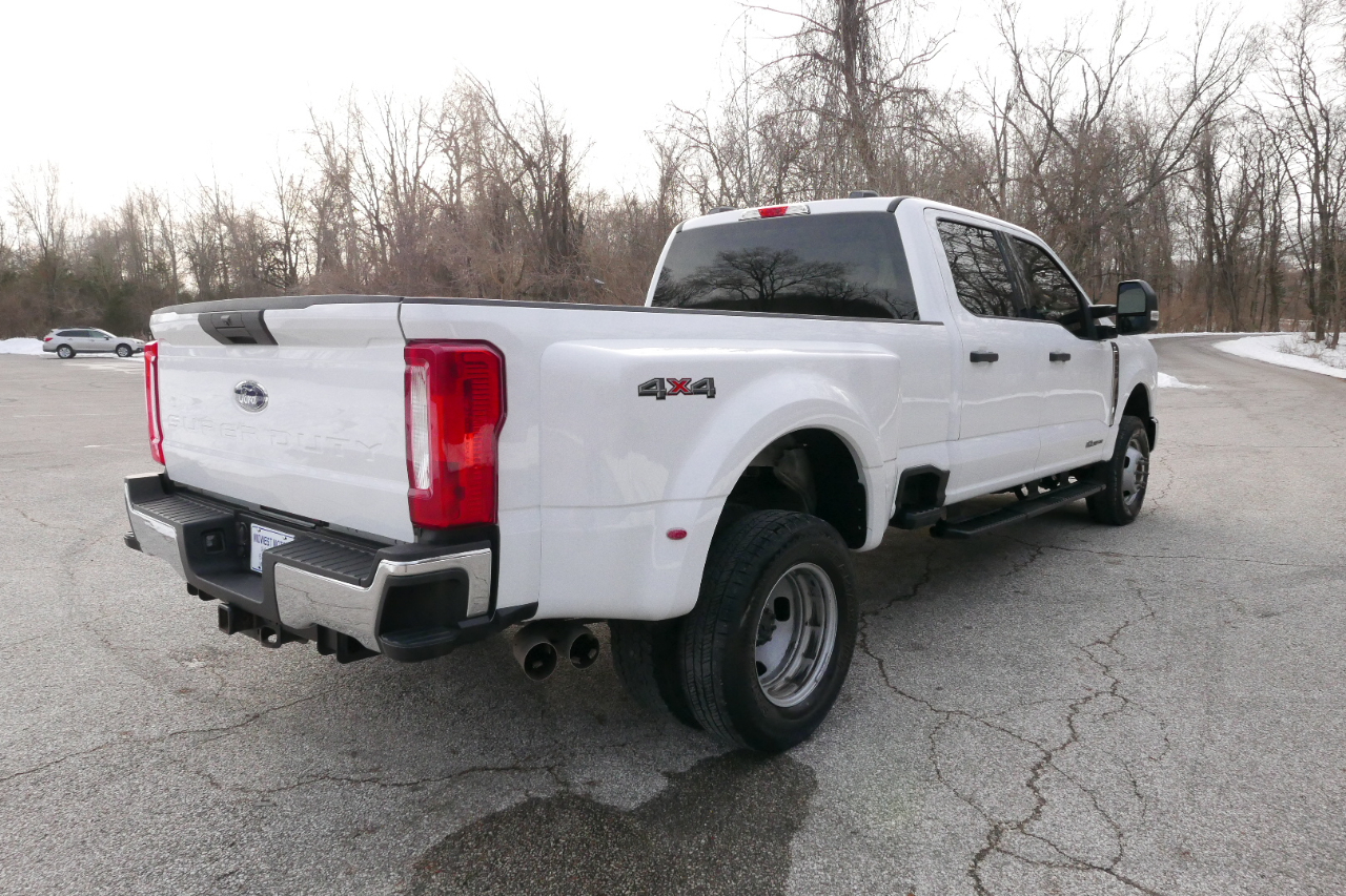 Ford Super Duty F-350 DRW XLT 4WD Crew Cab 8' Box 2023