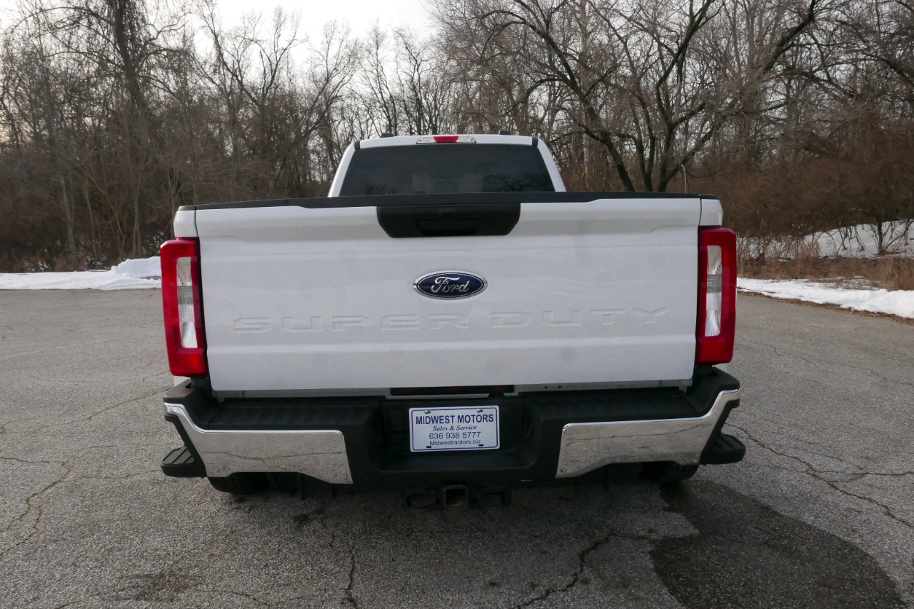 Ford Super Duty F-350 DRW XLT 4WD Crew Cab 8' Box 2023