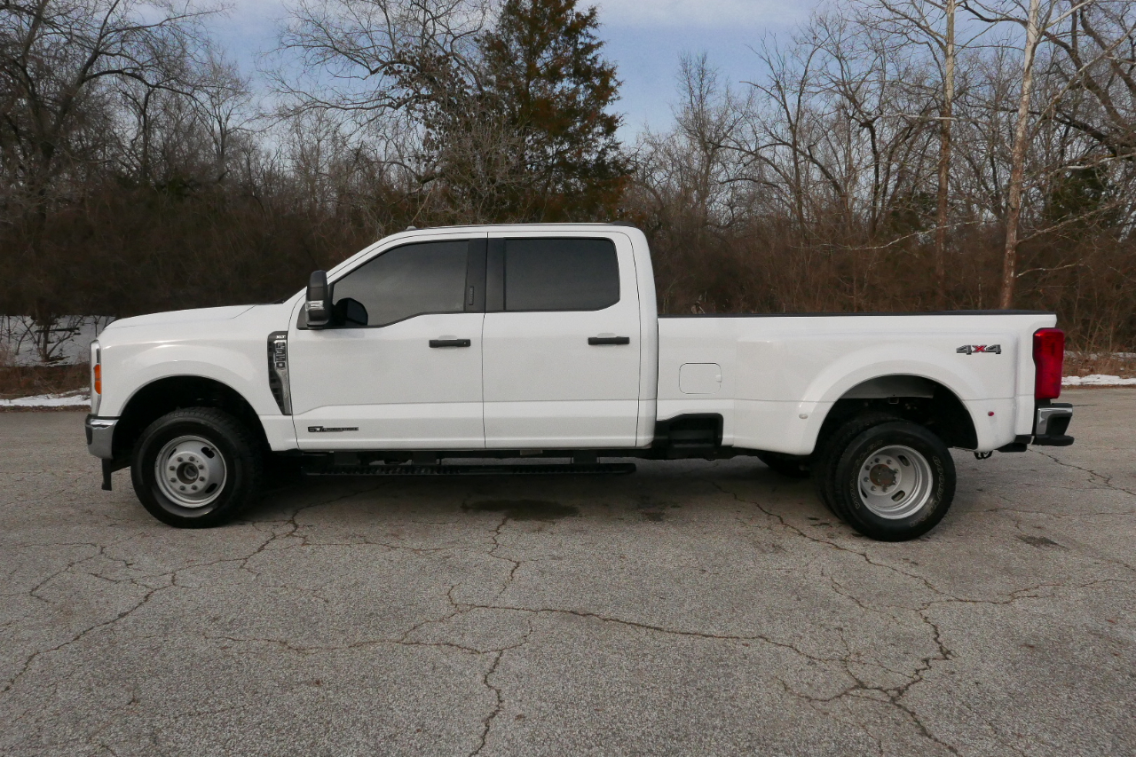 Ford Super Duty F-350 DRW XLT 4WD Crew Cab 8' Box 2023