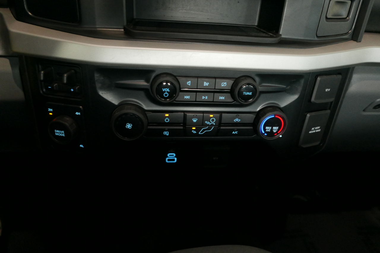 Ford Super Duty F-350 DRW XLT 4WD Crew Cab 8' Box 2023