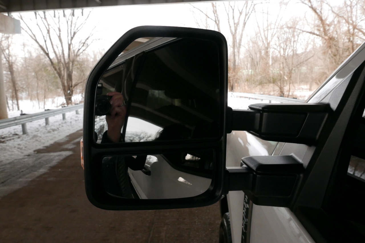 Ford Super Duty F-350 DRW XLT 4WD Crew Cab 8' Box 2023