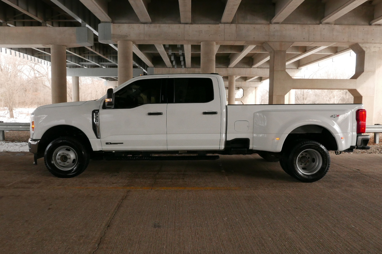 Ford Super Duty F-350 DRW XLT 4WD Crew Cab 8' Box 2023