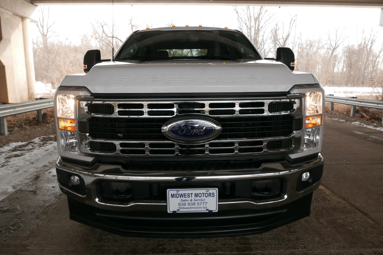 Ford Super Duty F-350 DRW XLT 4WD Crew Cab 8' Box 2023