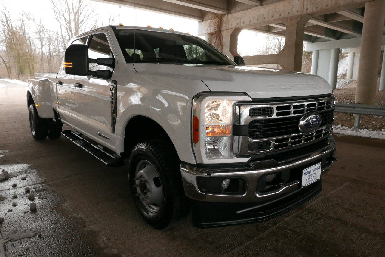 Ford Super Duty F-350 DRW XLT 4WD Crew Cab 8' Box 2023