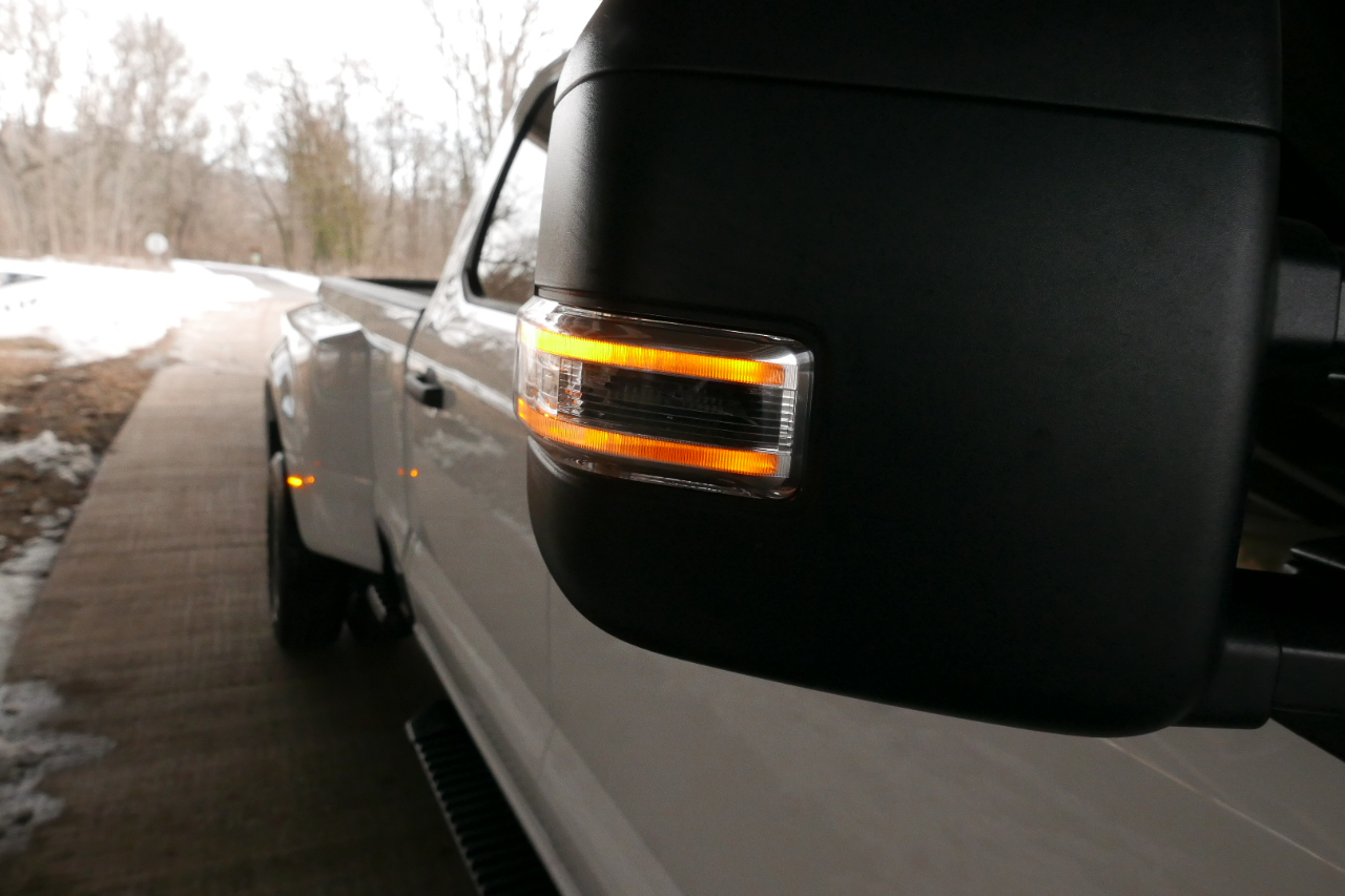 Ford Super Duty F-350 DRW XLT 4WD Crew Cab 8' Box 2023