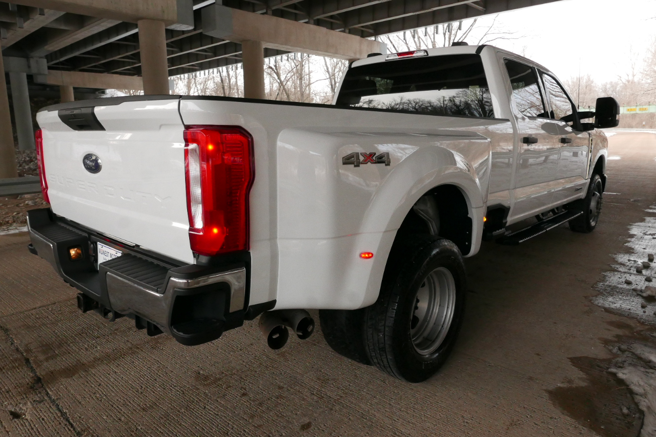 Ford Super Duty F-350 DRW XLT 4WD Crew Cab 8' Box 2023