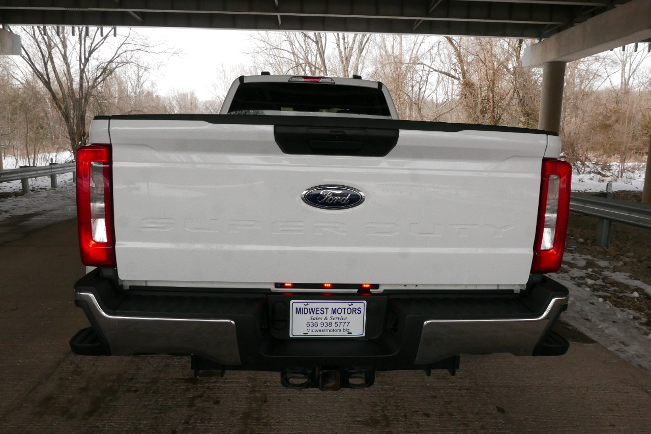Ford Super Duty F-350 DRW XLT 4WD Crew Cab 8' Box 2023