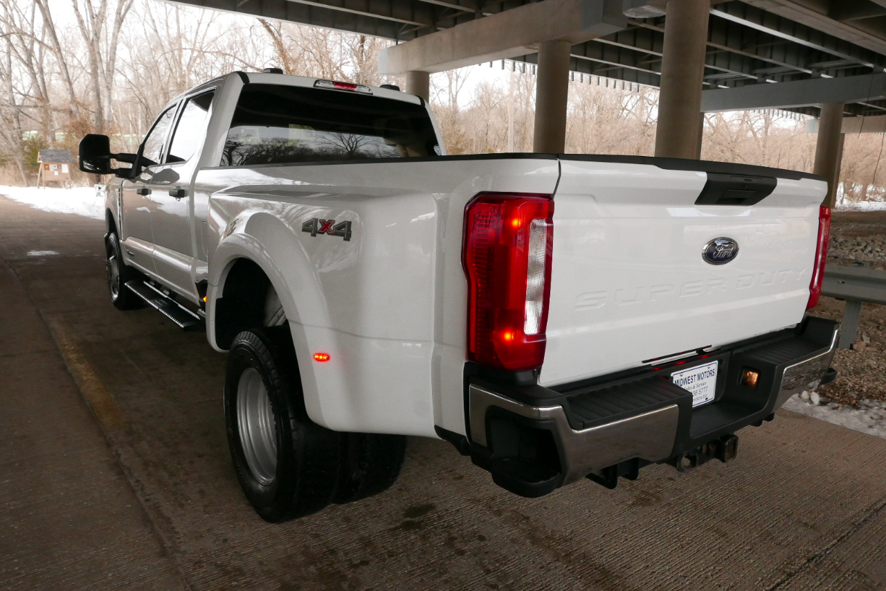 Ford Super Duty F-350 DRW XLT 4WD Crew Cab 8' Box 2023