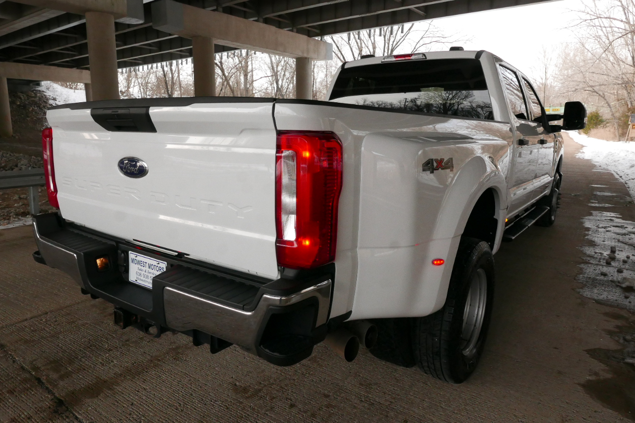 Ford Super Duty F-350 DRW XLT 4WD Crew Cab 8' Box 2023