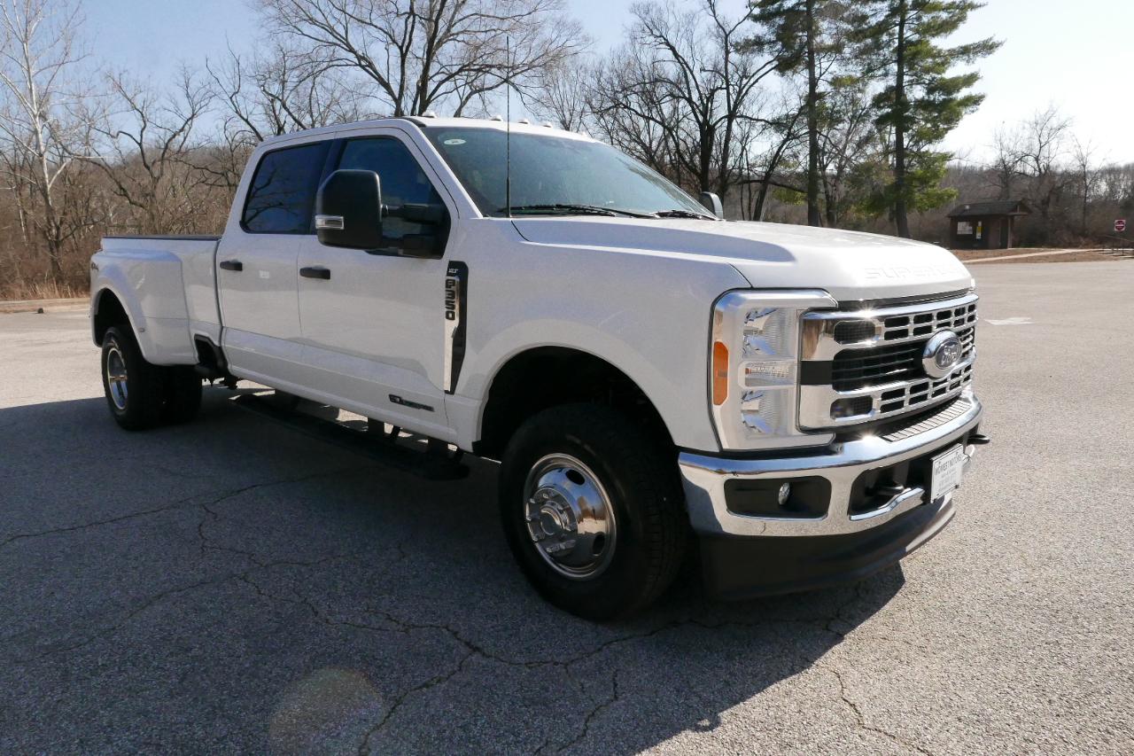 Ford Super Duty F-350 DRW XLT 4WD Crew Cab 8' Box 2023