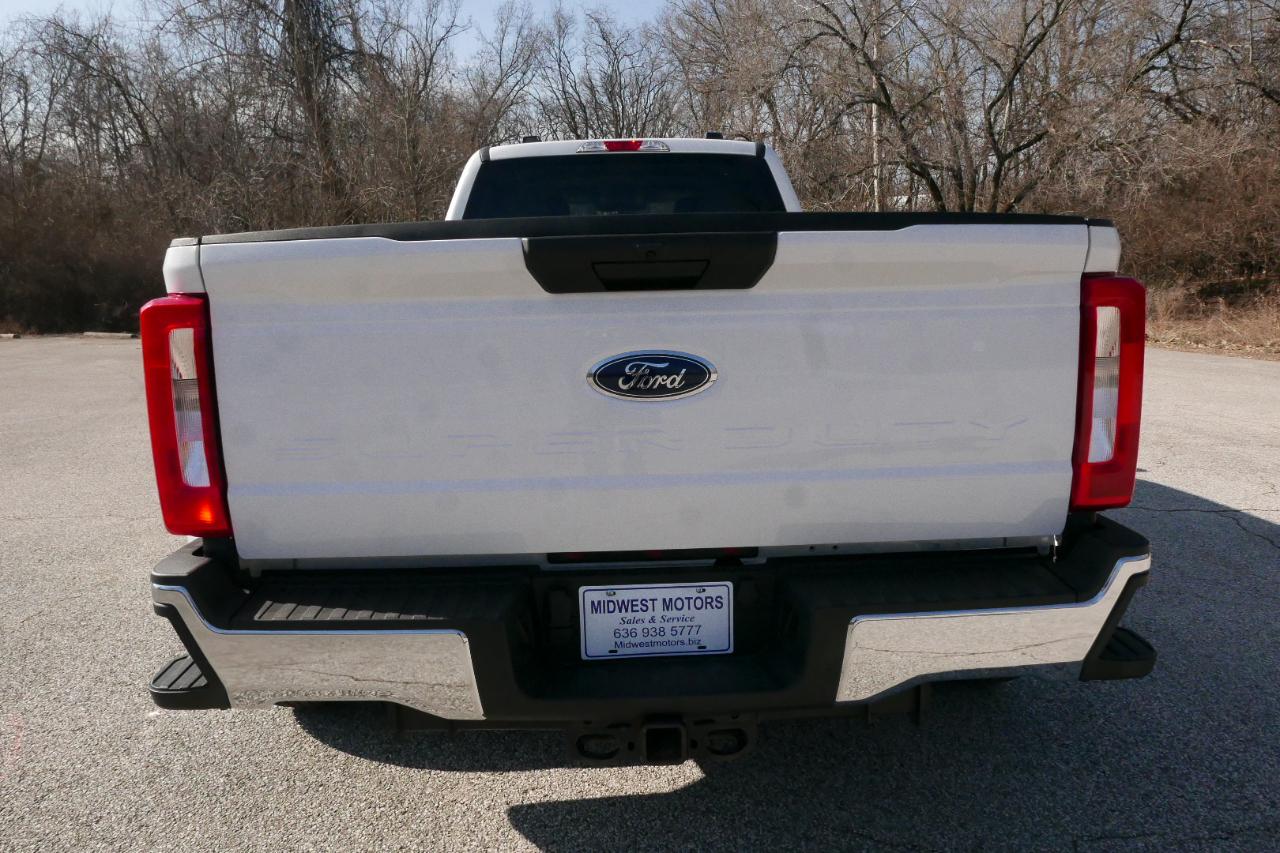 Ford Super Duty F-350 DRW XLT 4WD Crew Cab 8' Box 2023