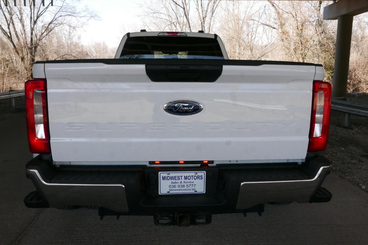 Ford Super Duty F-350 DRW XLT 4WD Crew Cab 8' Box 2023