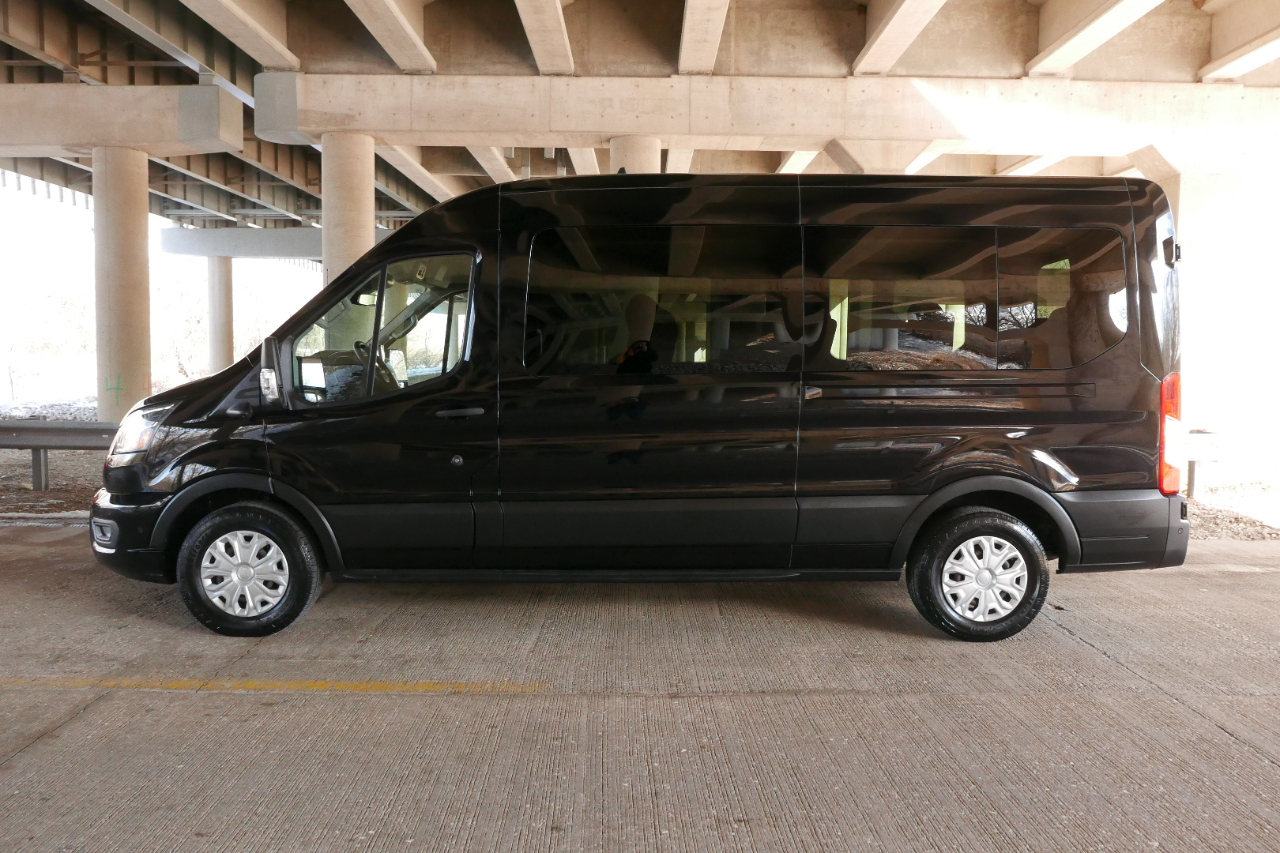 Ford Transit Passenger Wagon T-350 148" Med Roof XLT RWD 2023