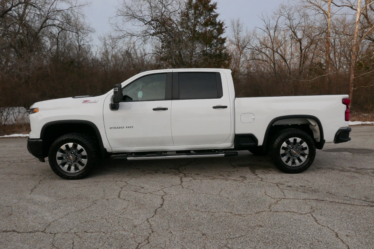 Chevrolet Silverado 2500HD 4WD Crew Cab 159" Custom 2024