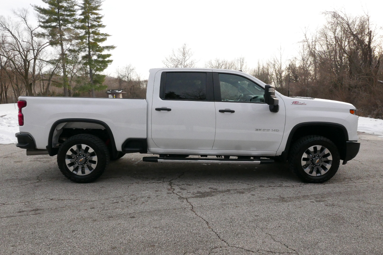 Chevrolet Silverado 2500HD 4WD Crew Cab 159" Custom 2024