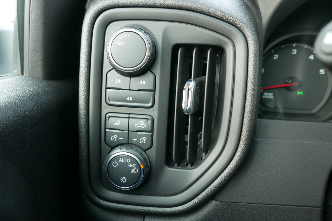 Chevrolet Silverado 2500HD 4WD Crew Cab 159" Custom 2024