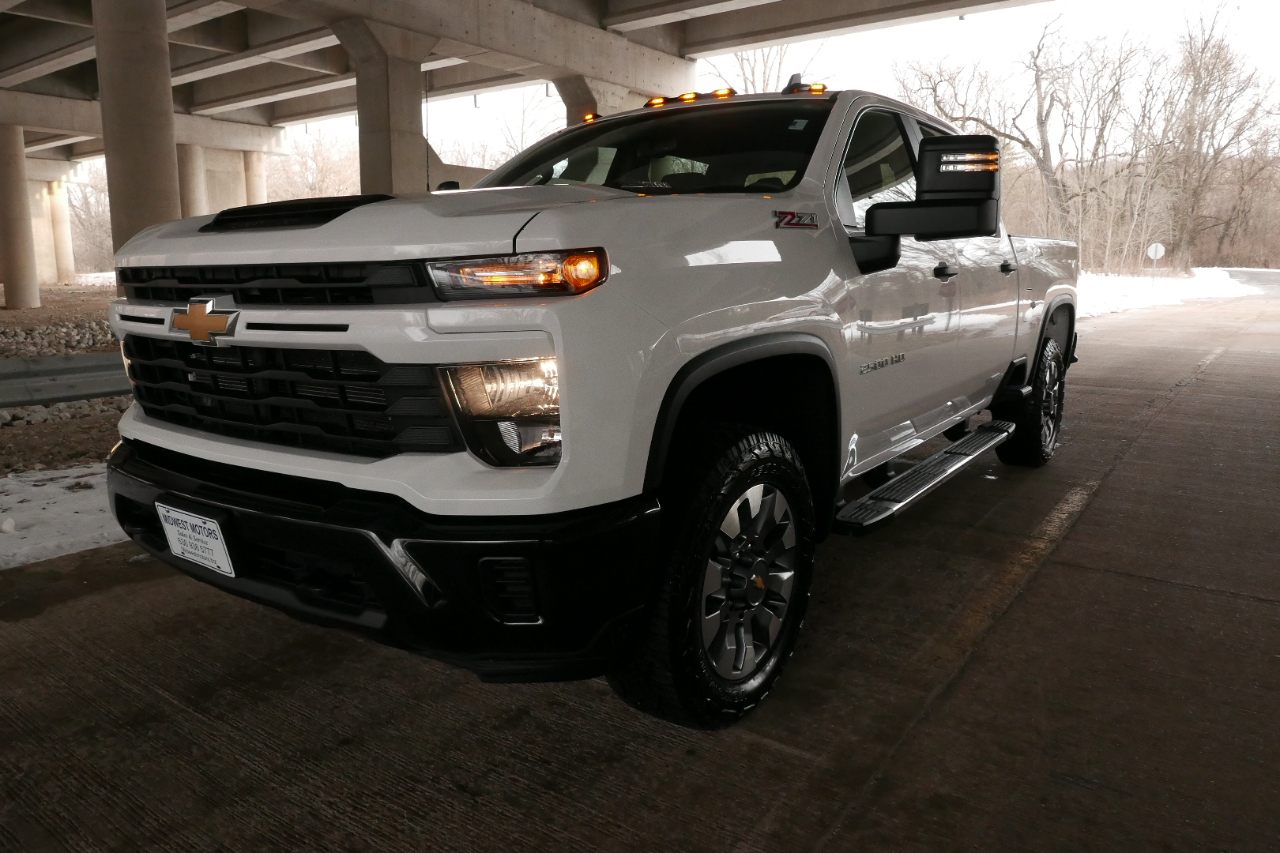 Chevrolet Silverado 2500HD 4WD Crew Cab 159" Custom 2024